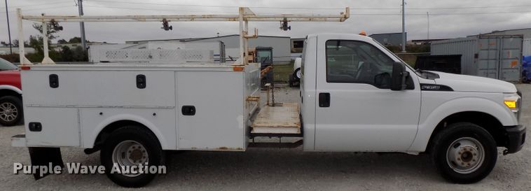 image for item DG2459 2011 Ford F350 Super Duty utility bed pickup truck