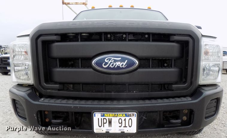 image for item DG2459 2011 Ford F350 Super Duty utility bed pickup truck