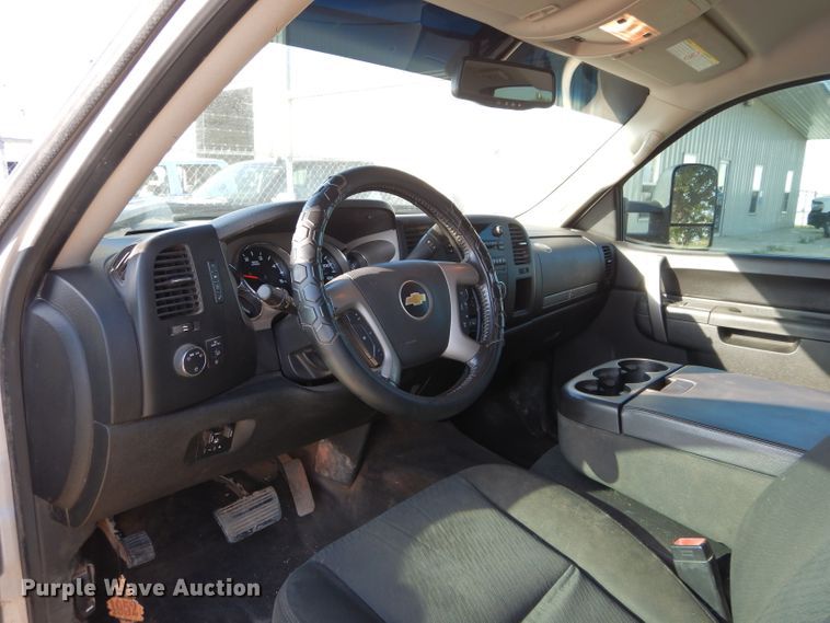 image for item DG4194 2012 Chevrolet Silverado 2500HD Crew Cab pickup truck