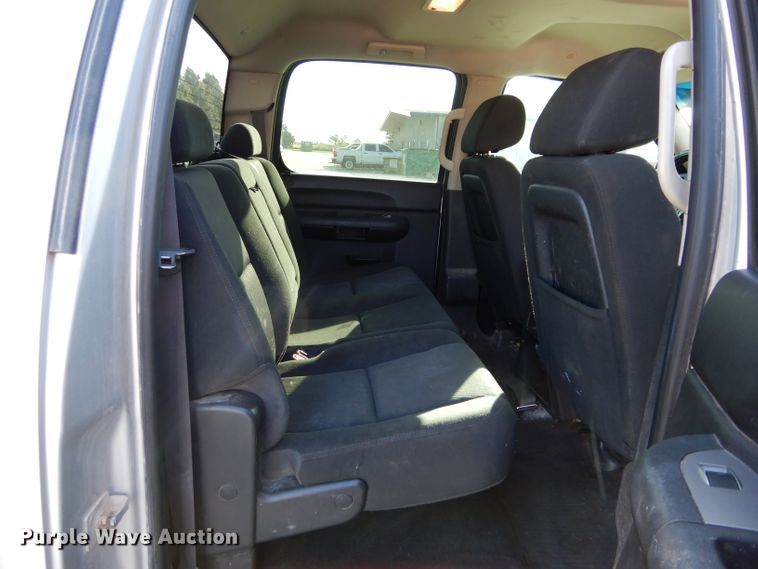 image for item DG4194 2012 Chevrolet Silverado 2500HD Crew Cab pickup truck