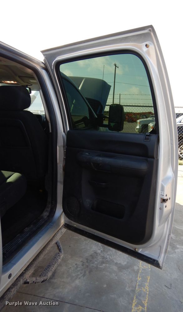 image for item DG4194 2012 Chevrolet Silverado 2500HD Crew Cab pickup truck