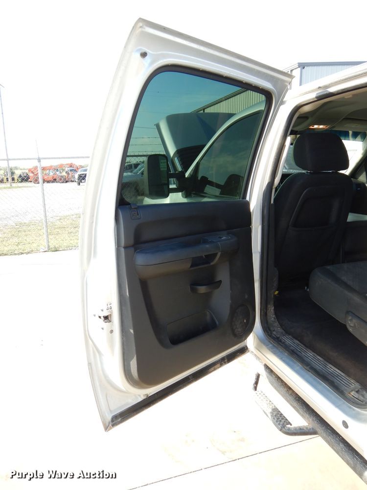 image for item DG4194 2012 Chevrolet Silverado 2500HD Crew Cab pickup truck