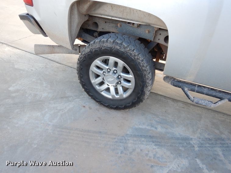 image for item DG4194 2012 Chevrolet Silverado 2500HD Crew Cab pickup truck