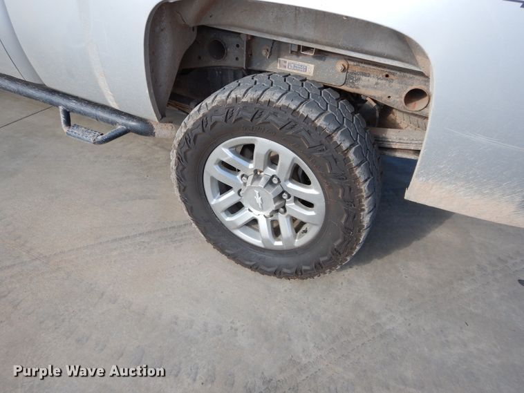 image for item DG4194 2012 Chevrolet Silverado 2500HD Crew Cab pickup truck