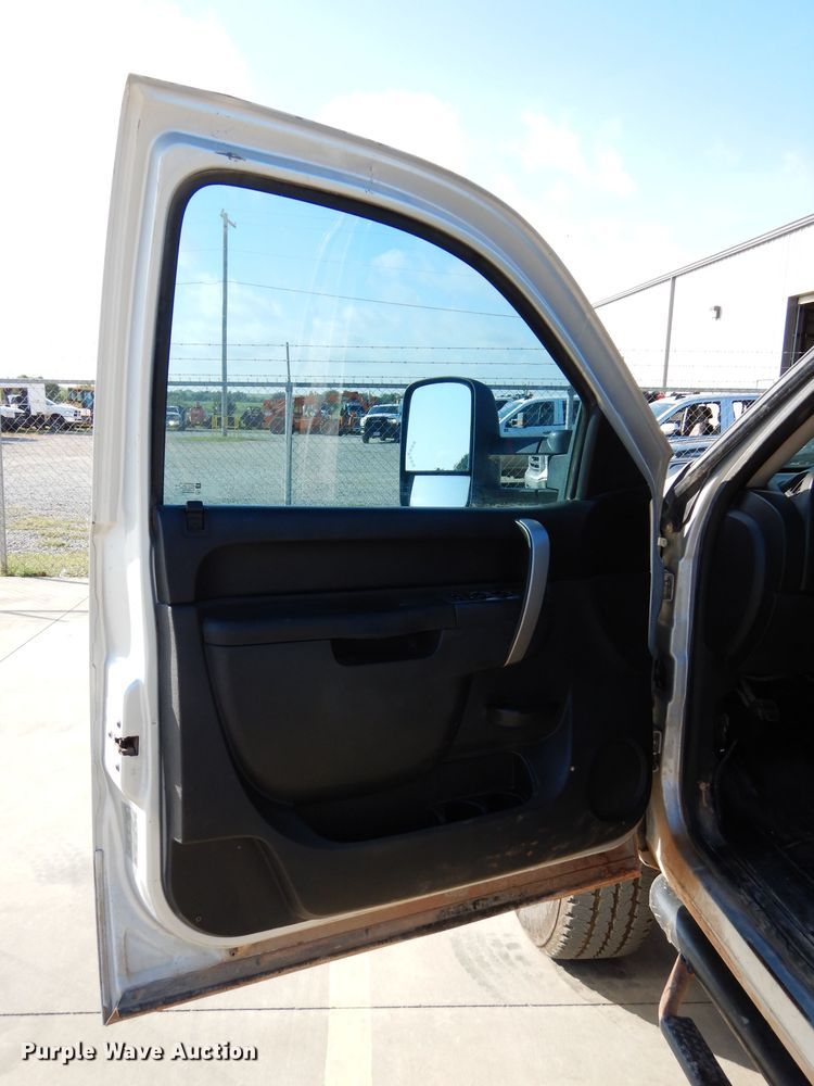 image for item DG4195 2012 Chevrolet Silverado 2500HD Crew Cab pickup truck