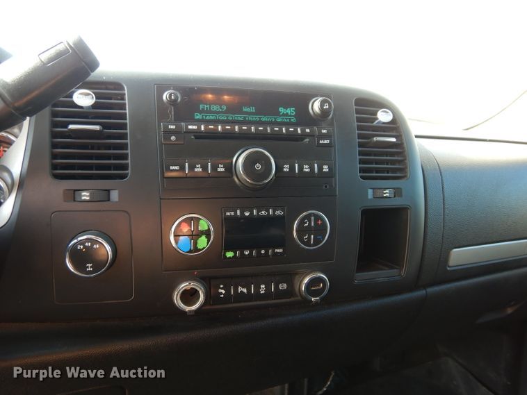 image for item DG4195 2012 Chevrolet Silverado 2500HD Crew Cab pickup truck