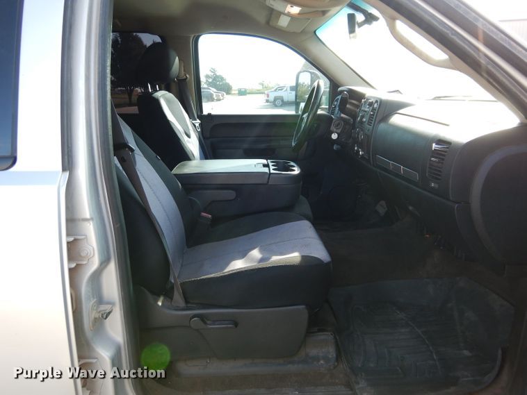 image for item DG4195 2012 Chevrolet Silverado 2500HD Crew Cab pickup truck