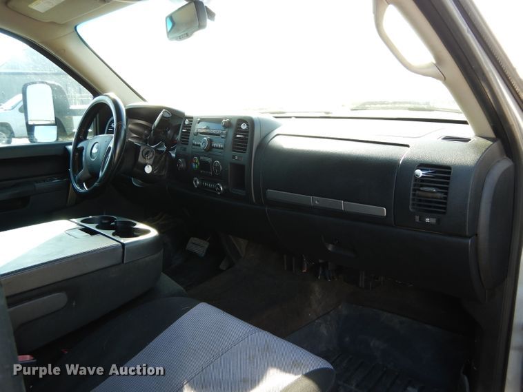 image for item DG4195 2012 Chevrolet Silverado 2500HD Crew Cab pickup truck