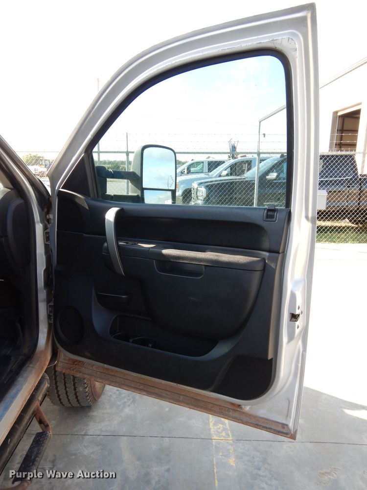 image for item DG4195 2012 Chevrolet Silverado 2500HD Crew Cab pickup truck