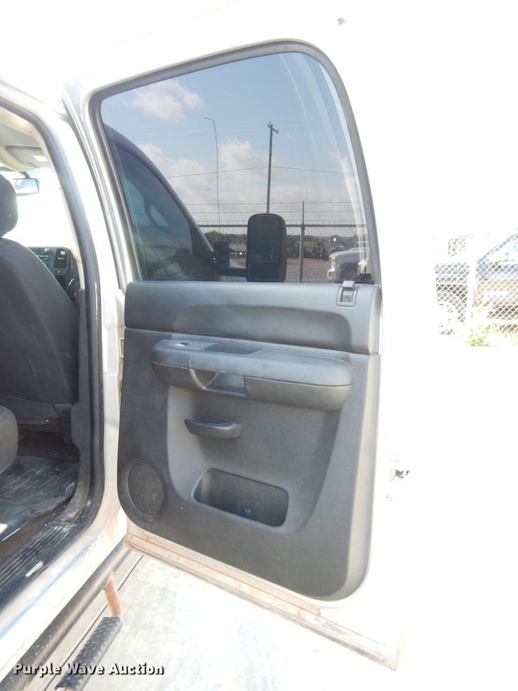 image for item DG4195 2012 Chevrolet Silverado 2500HD Crew Cab pickup truck