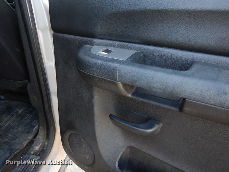 image for item DG4195 2012 Chevrolet Silverado 2500HD Crew Cab pickup truck