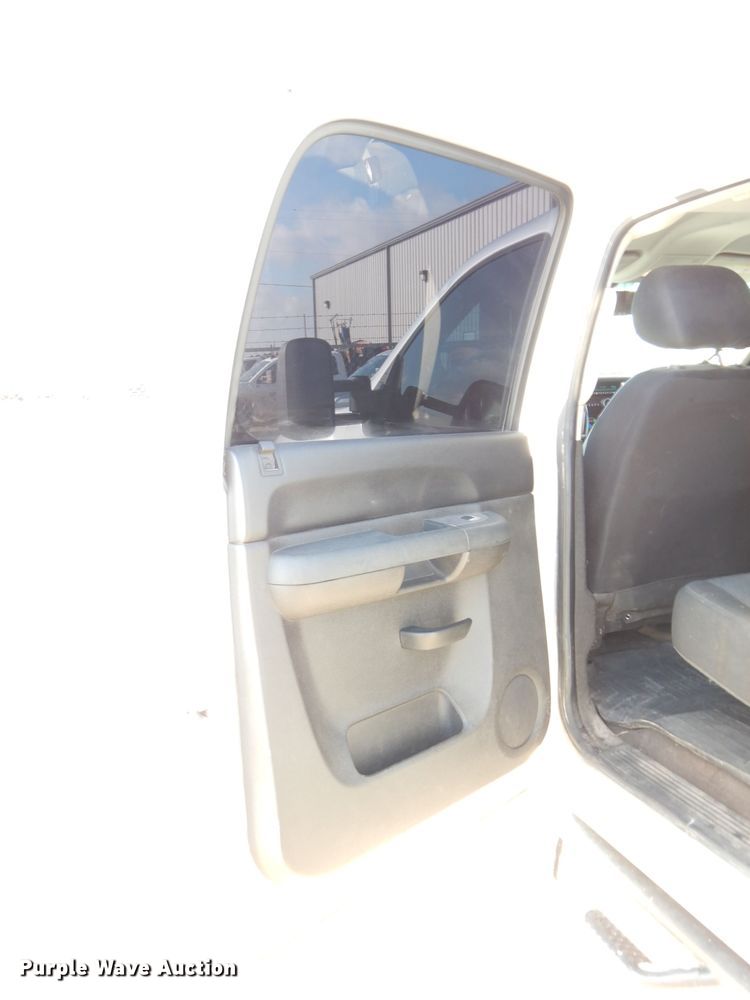 image for item DG4195 2012 Chevrolet Silverado 2500HD Crew Cab pickup truck