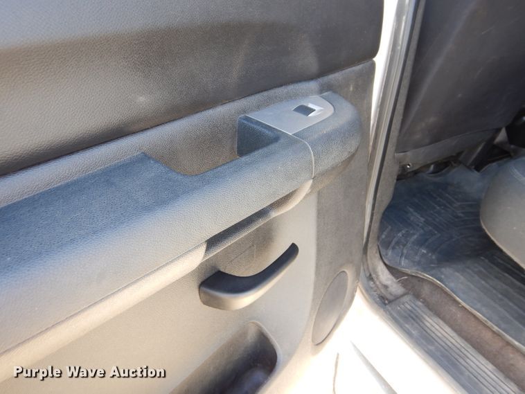 image for item DG4195 2012 Chevrolet Silverado 2500HD Crew Cab pickup truck