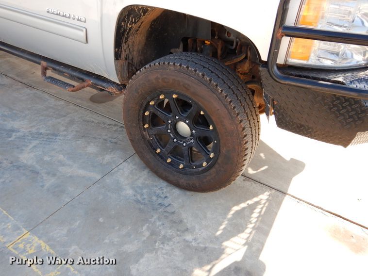 image for item DG4195 2012 Chevrolet Silverado 2500HD Crew Cab pickup truck