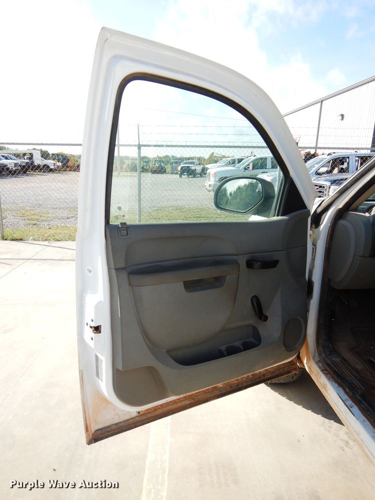 image for item DG4197 2011 Chevrolet Silverado 1500 pickup truck