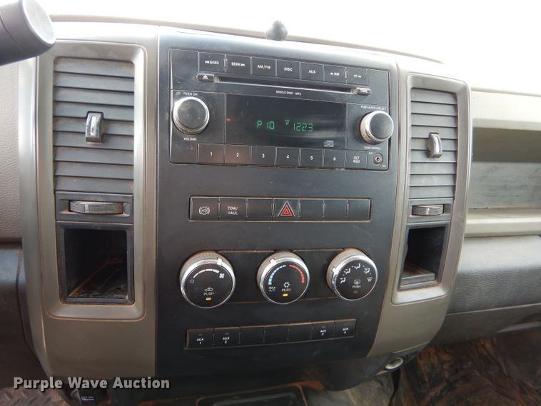 image for item DG4199 2011 Dodge Ram 5500 Crew Cab flatbed truck