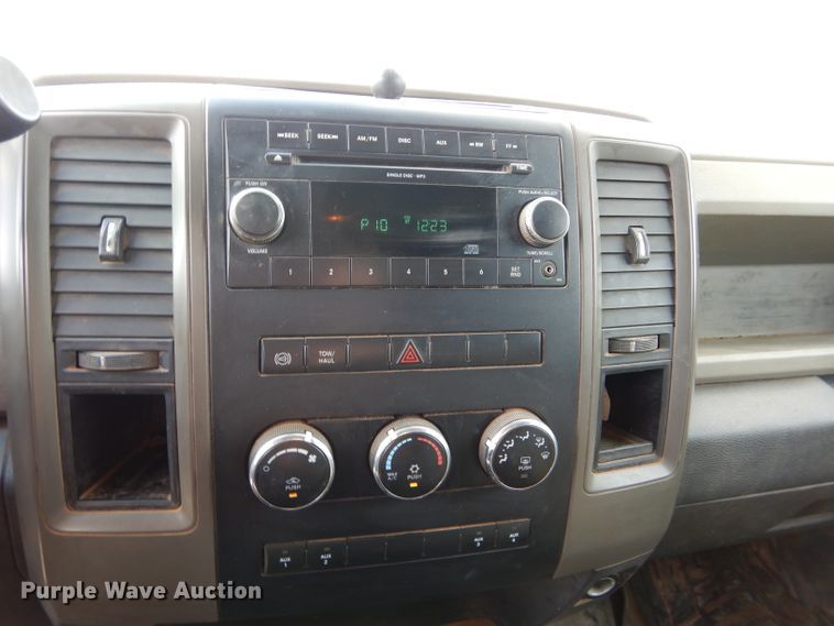 image for item DG4199 2011 Dodge Ram 5500 Crew Cab flatbed truck