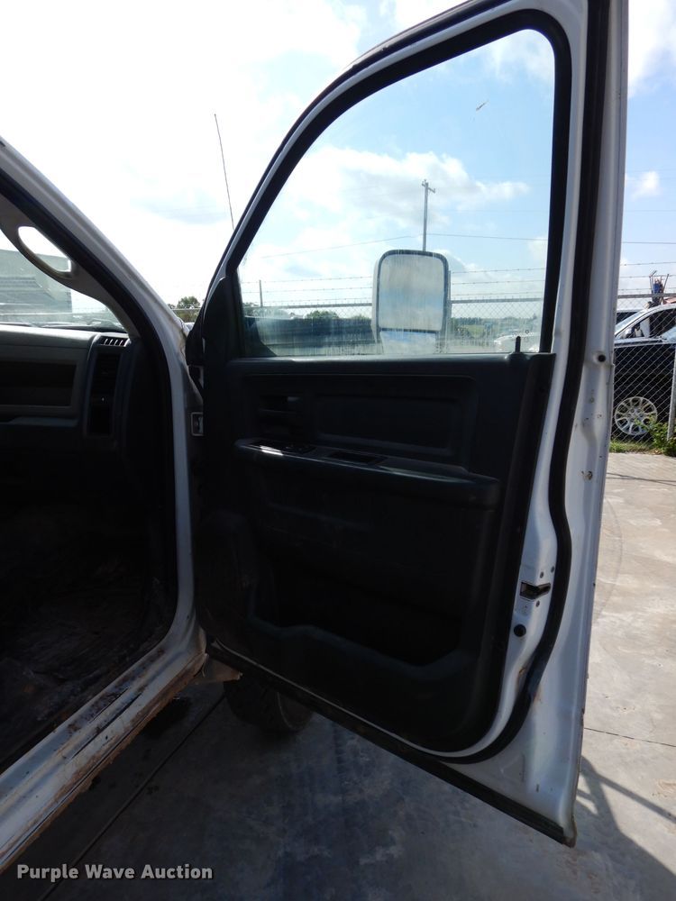 image for item DG4199 2011 Dodge Ram 5500 Crew Cab flatbed truck