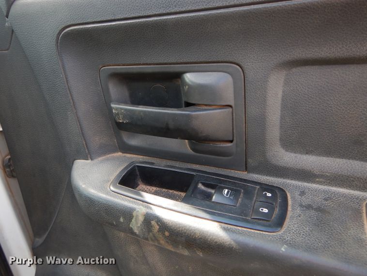 image for item DG4199 2011 Dodge Ram 5500 Crew Cab flatbed truck