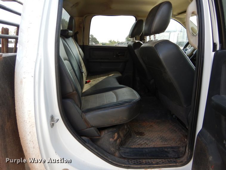 image for item DG4199 2011 Dodge Ram 5500 Crew Cab flatbed truck