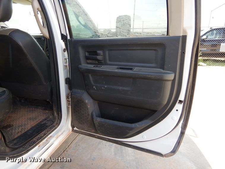 image for item DG4199 2011 Dodge Ram 5500 Crew Cab flatbed truck