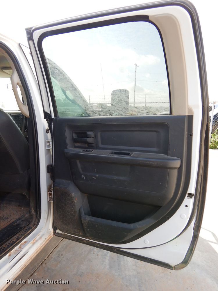 image for item DG4199 2011 Dodge Ram 5500 Crew Cab flatbed truck