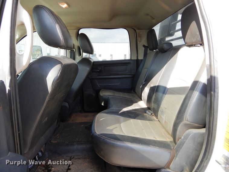 image for item DG4199 2011 Dodge Ram 5500 Crew Cab flatbed truck