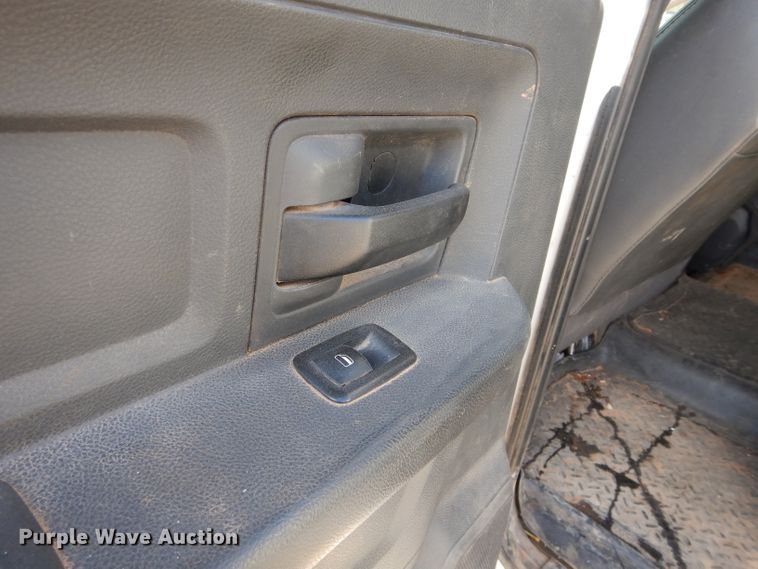 image for item DG4199 2011 Dodge Ram 5500 Crew Cab flatbed truck