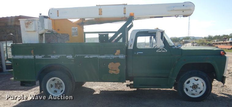 image for item DG5842 1973 Ford F600 bucket truck