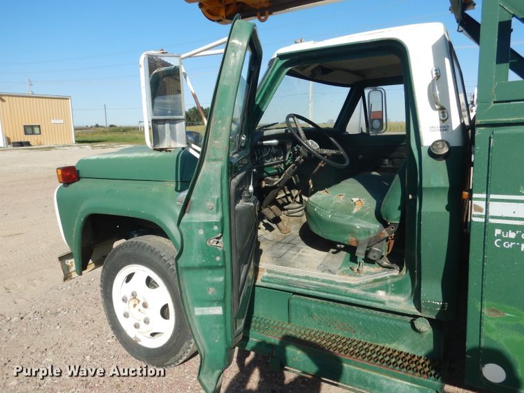 image for item DG5842 1973 Ford F600 bucket truck