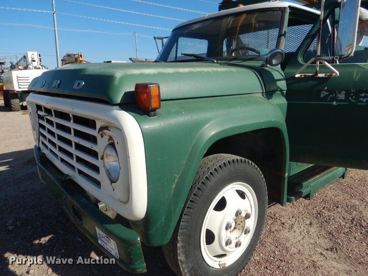 image for item DG5842 1973 Ford F600 bucket truck