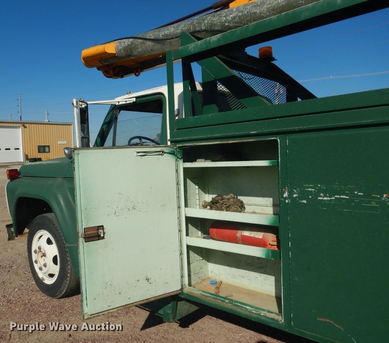 image for item DG5842 1973 Ford F600 bucket truck