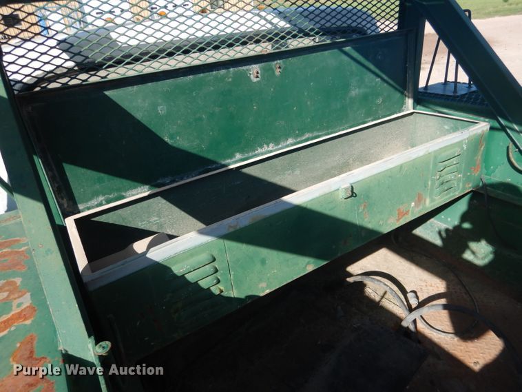 image for item DG5842 1973 Ford F600 bucket truck