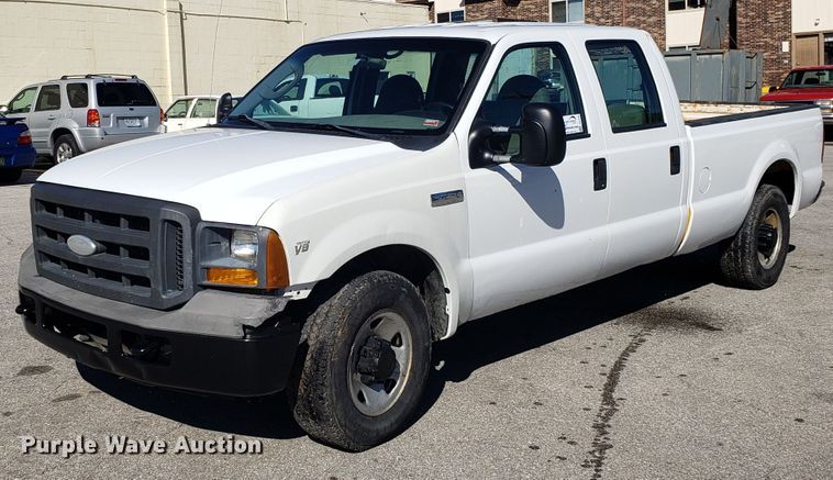 image for item DG7562 2005 Ford F250 Super Duty Crew Cab pickup truck