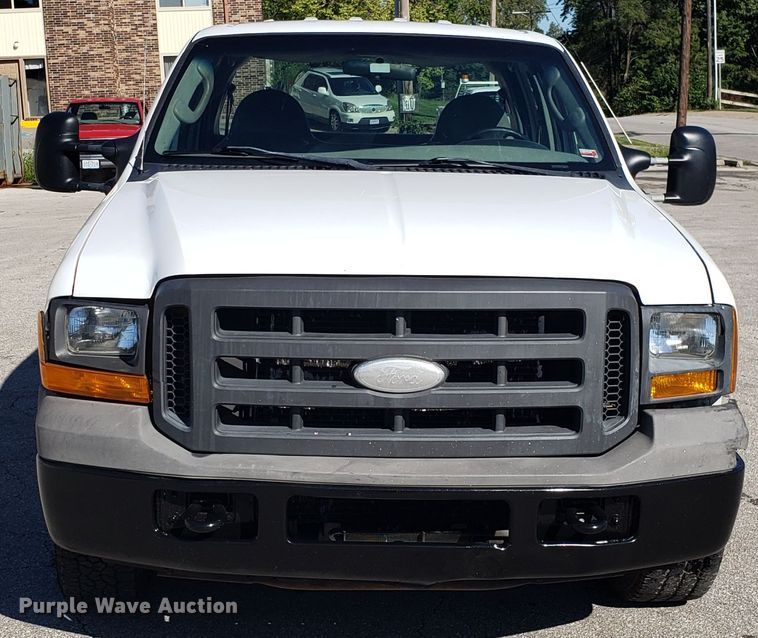 image for item DG7562 2005 Ford F250 Super Duty Crew Cab pickup truck