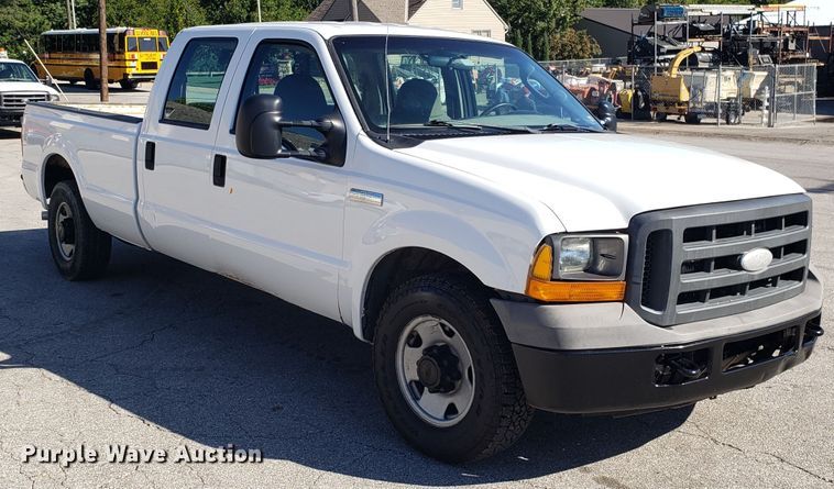 image for item DG7562 2005 Ford F250 Super Duty Crew Cab pickup truck
