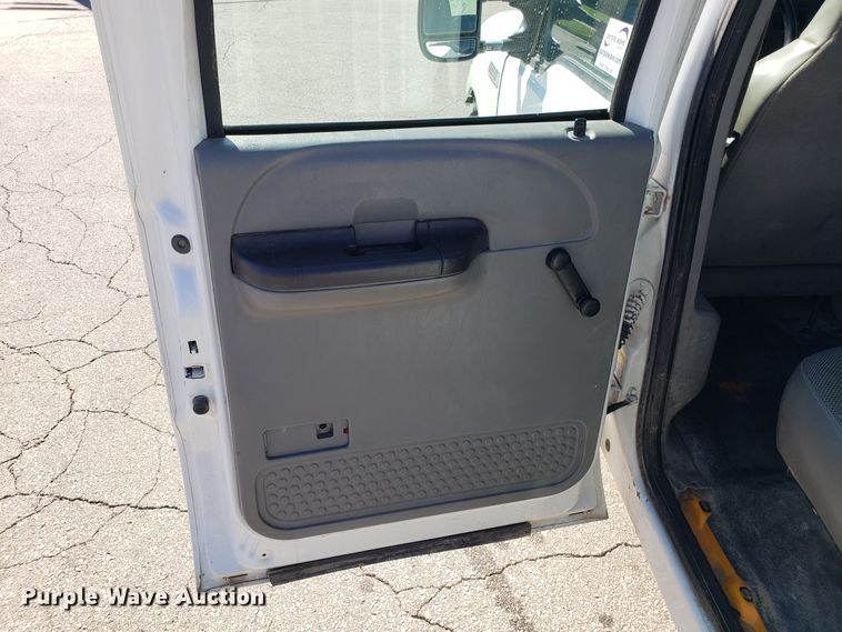 image for item DG7562 2005 Ford F250 Super Duty Crew Cab pickup truck