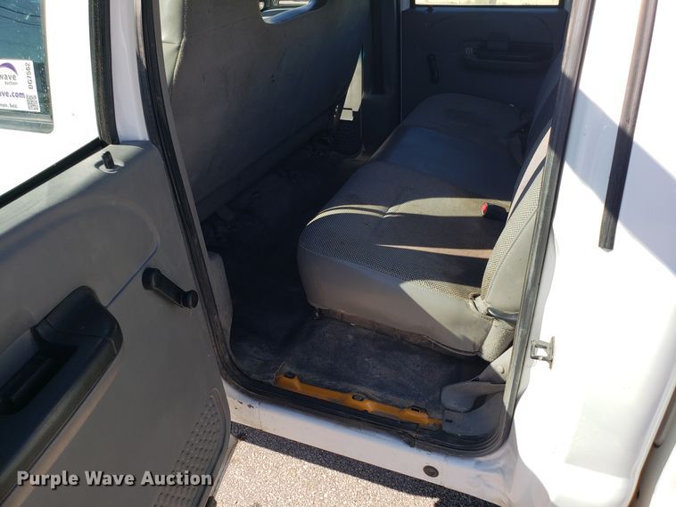 image for item DG7562 2005 Ford F250 Super Duty Crew Cab pickup truck