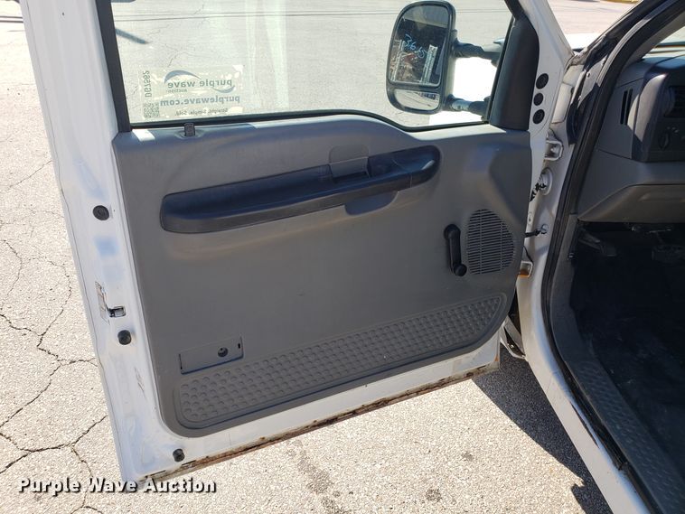 image for item DG7562 2005 Ford F250 Super Duty Crew Cab pickup truck