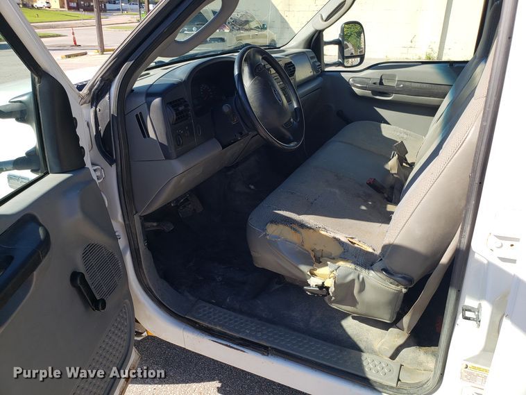 image for item DG7562 2005 Ford F250 Super Duty Crew Cab pickup truck