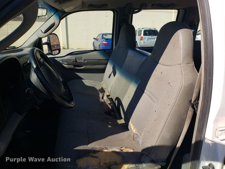 image for item DG7562 2005 Ford F250 Super Duty Crew Cab pickup truck