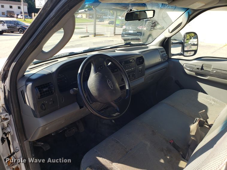 image for item DG7562 2005 Ford F250 Super Duty Crew Cab pickup truck