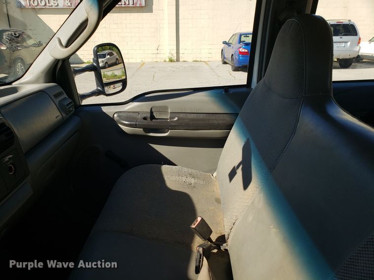 image for item DG7562 2005 Ford F250 Super Duty Crew Cab pickup truck