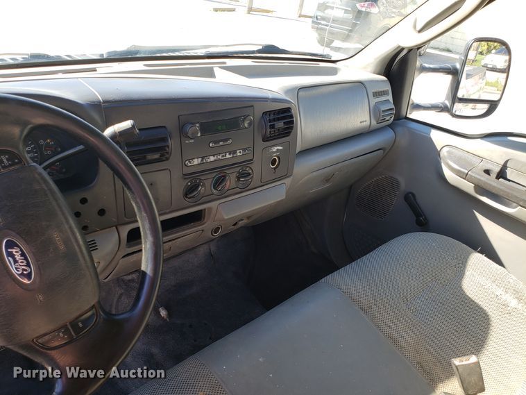 image for item DG7562 2005 Ford F250 Super Duty Crew Cab pickup truck