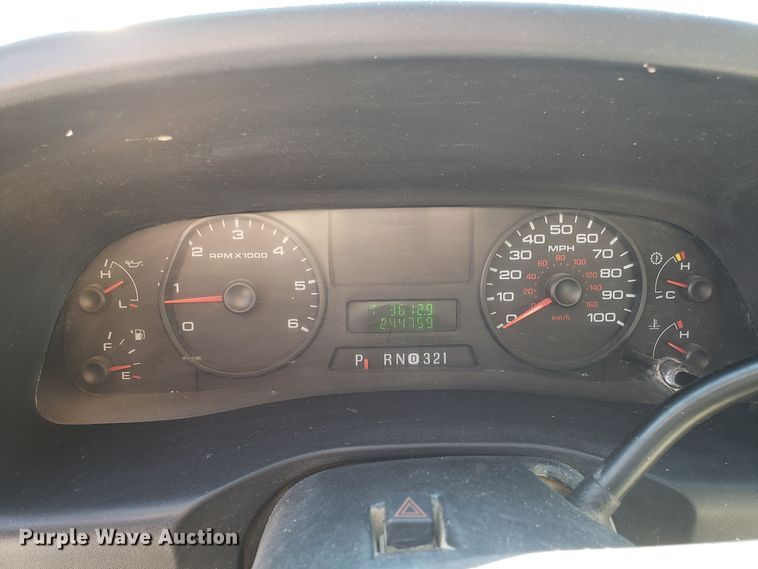 image for item DG7562 2005 Ford F250 Super Duty Crew Cab pickup truck