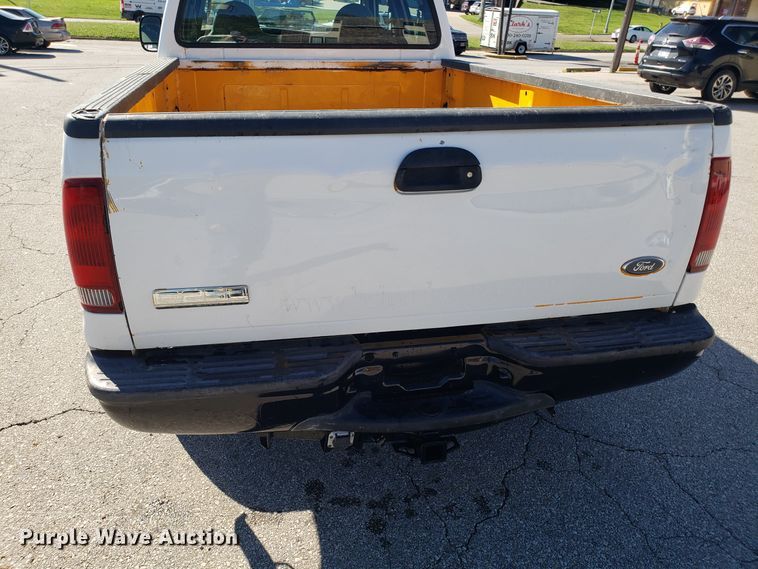 image for item DG7562 2005 Ford F250 Super Duty Crew Cab pickup truck