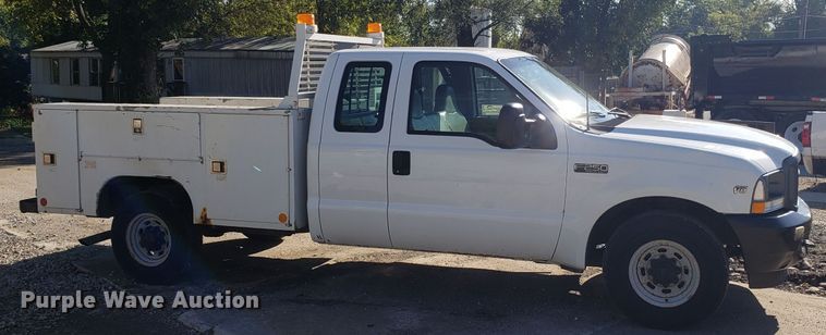 image for item DG7565 2002 Ford F250 Super Duty SuperCab utility bed pickup truck