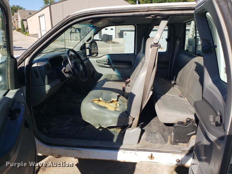 image for item DG7565 2002 Ford F250 Super Duty SuperCab utility bed pickup truck