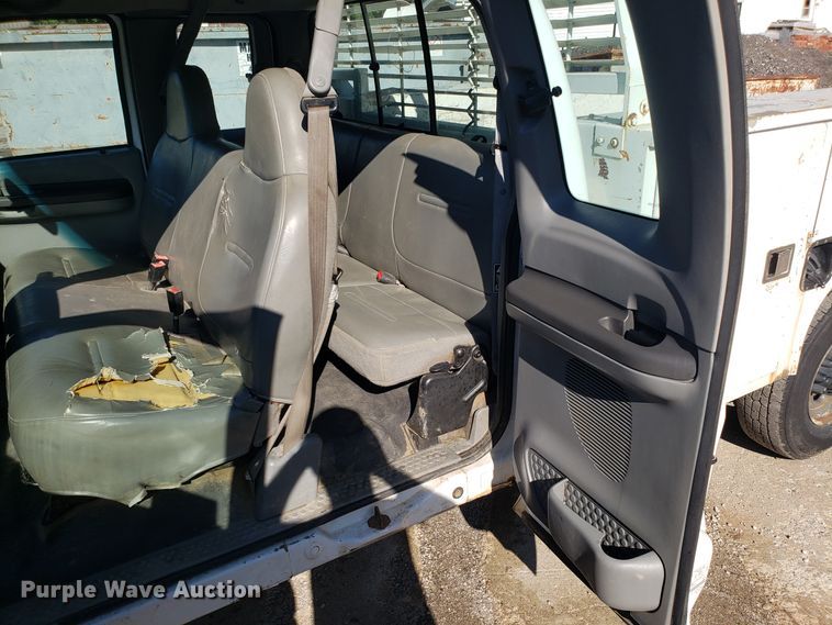 image for item DG7565 2002 Ford F250 Super Duty SuperCab utility bed pickup truck