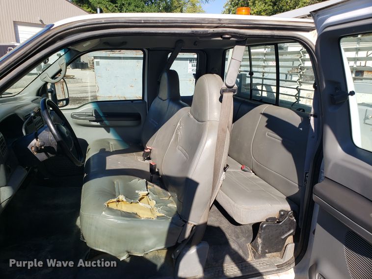 image for item DG7565 2002 Ford F250 Super Duty SuperCab utility bed pickup truck